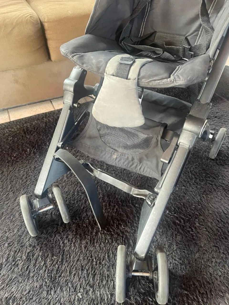 Carrinho de bebê - ideal para viagem - GB Pockit - Foto 4