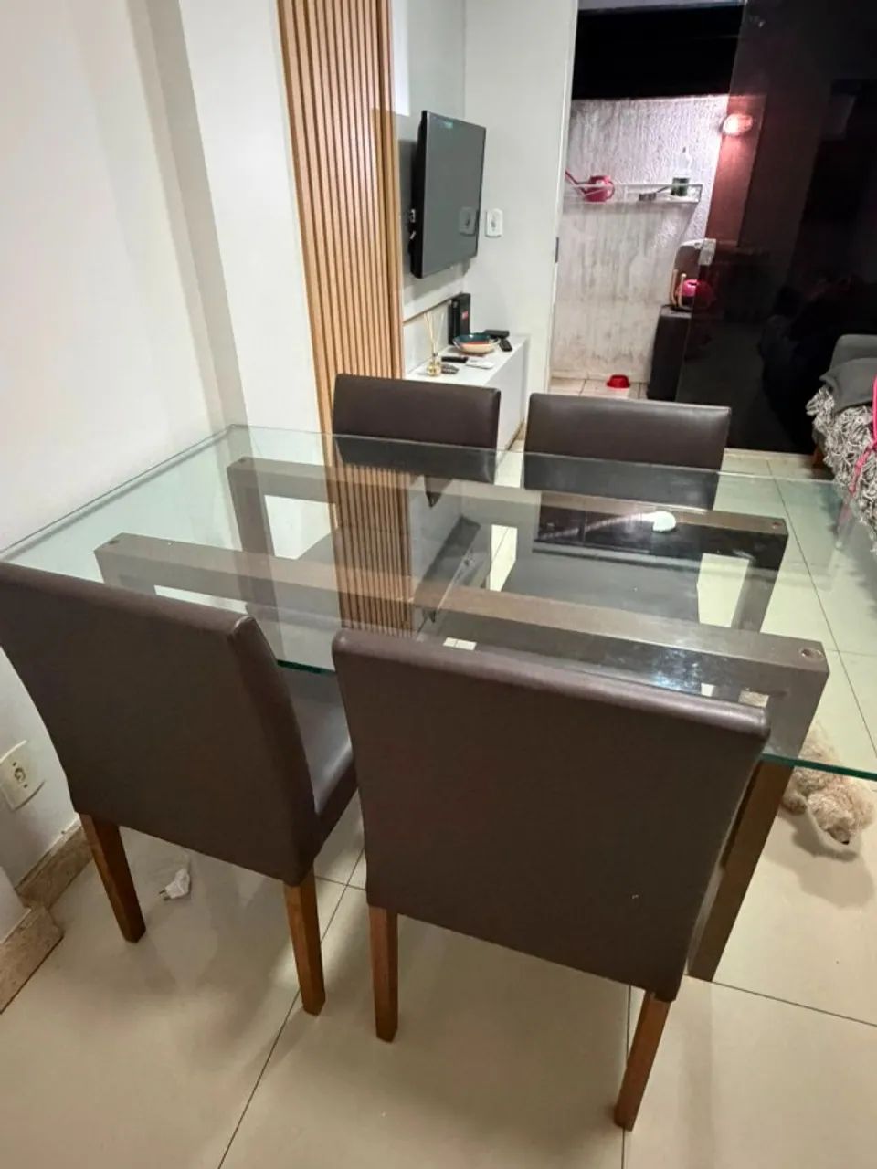 Mesa de Jantar Quadrada 4 lugares com cadeiras e tampo de vidro.  - Foto 3