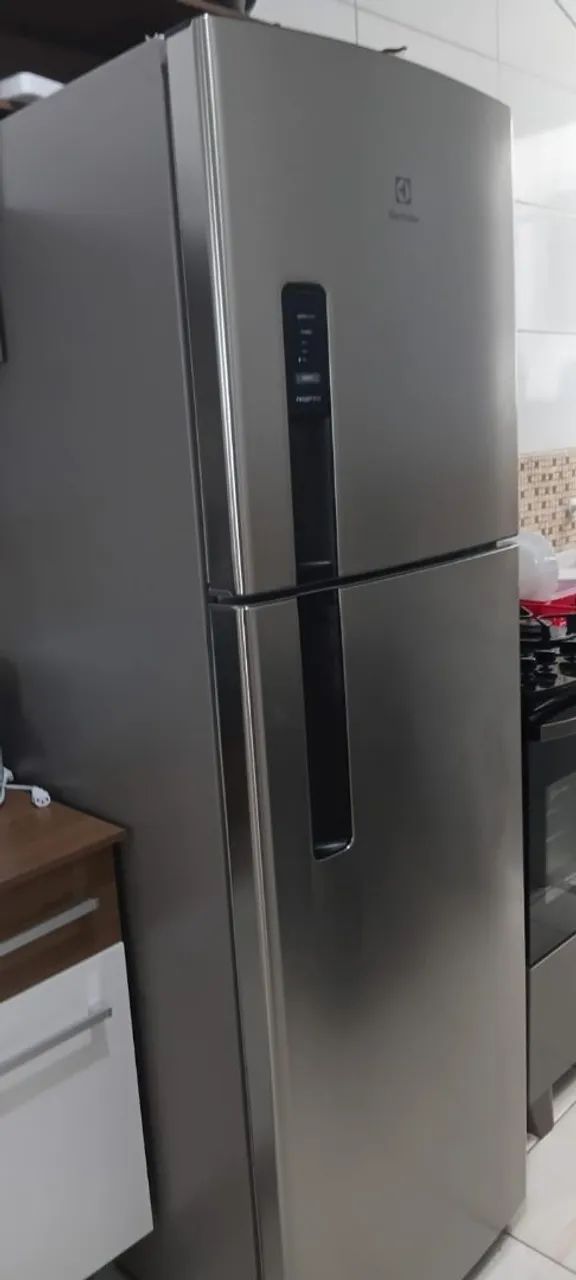 Geladeira nova com dois meses uso e com nota fiscal