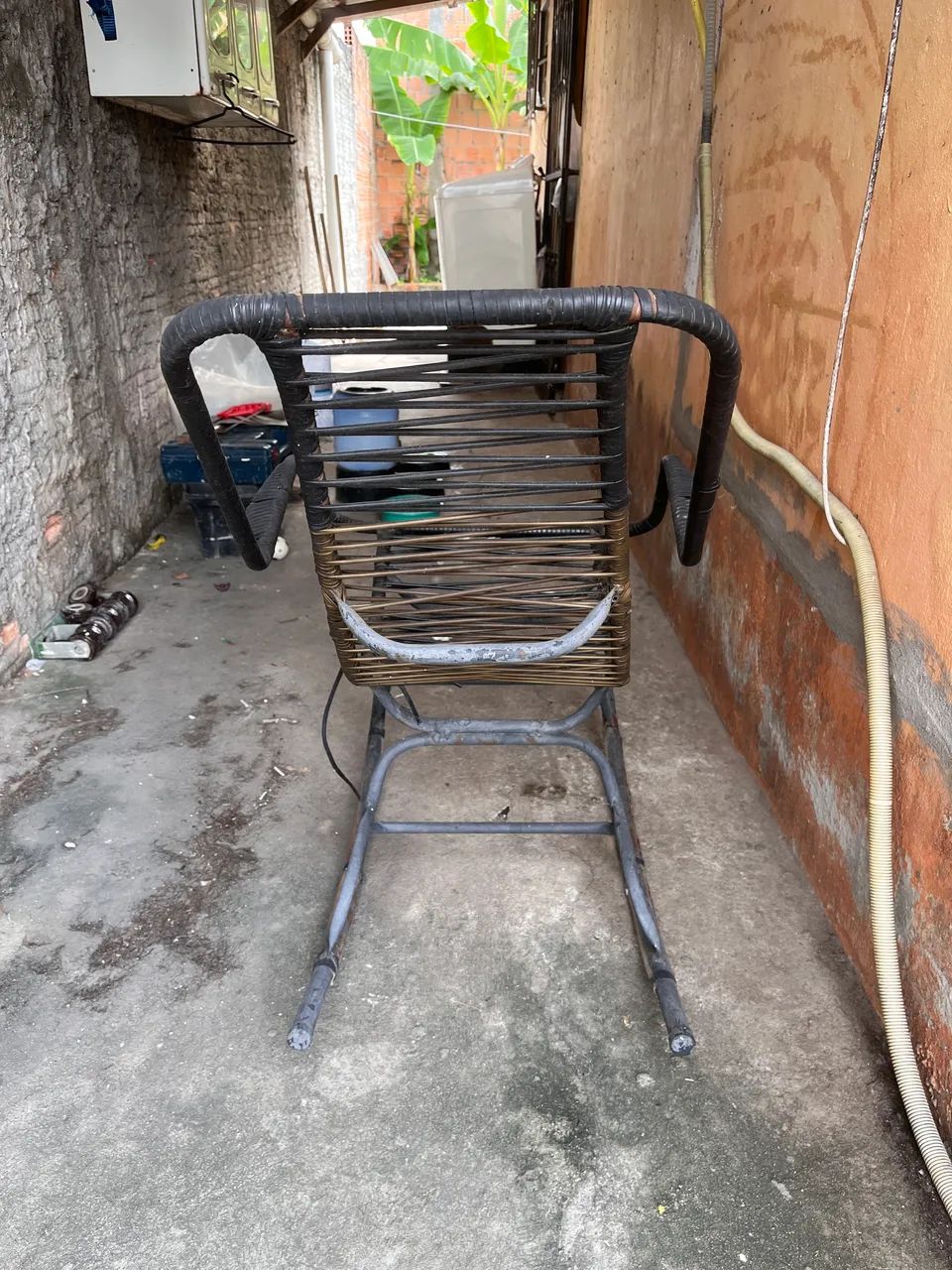 Cadeira de Balanço em Ferro (Para Reforma) - R$ 50 - Foto 3