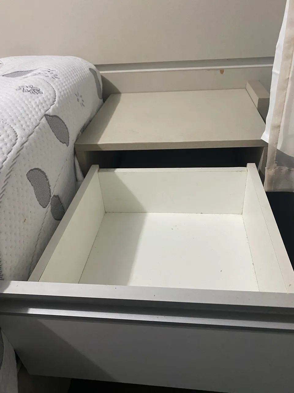 Cabeceira de cama com gaveta 