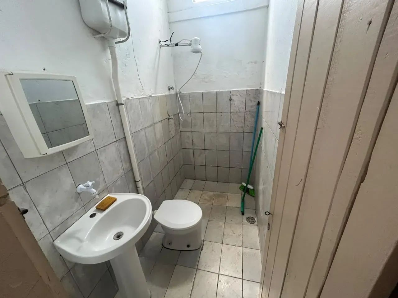 Kitnet com 1 Quarto, Garagem e Quintal Compartilhado  Ótima Localização - Foto 4