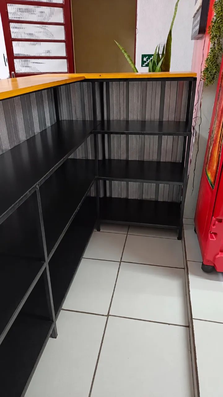 Balcão Comercial em Metal e Madeira Sob Medida - Excelente Estado - Foto 3