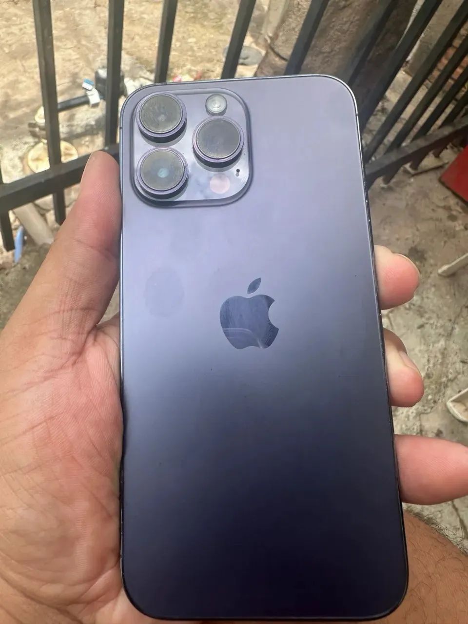 Iphone 14 pro max com caixa airpods de brinde! - Celulares e