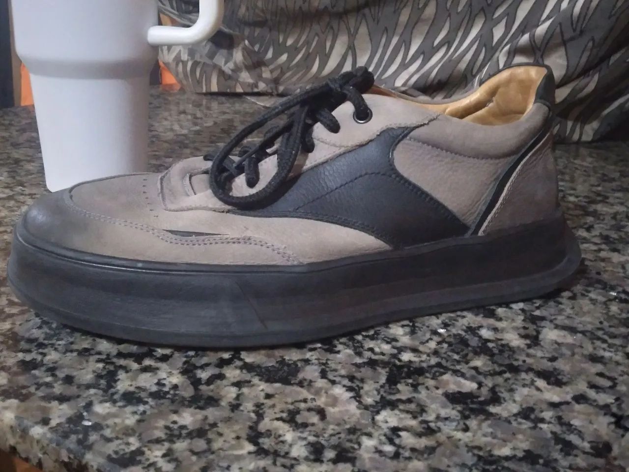 CNS BOLD 04 CINZA E PRETO