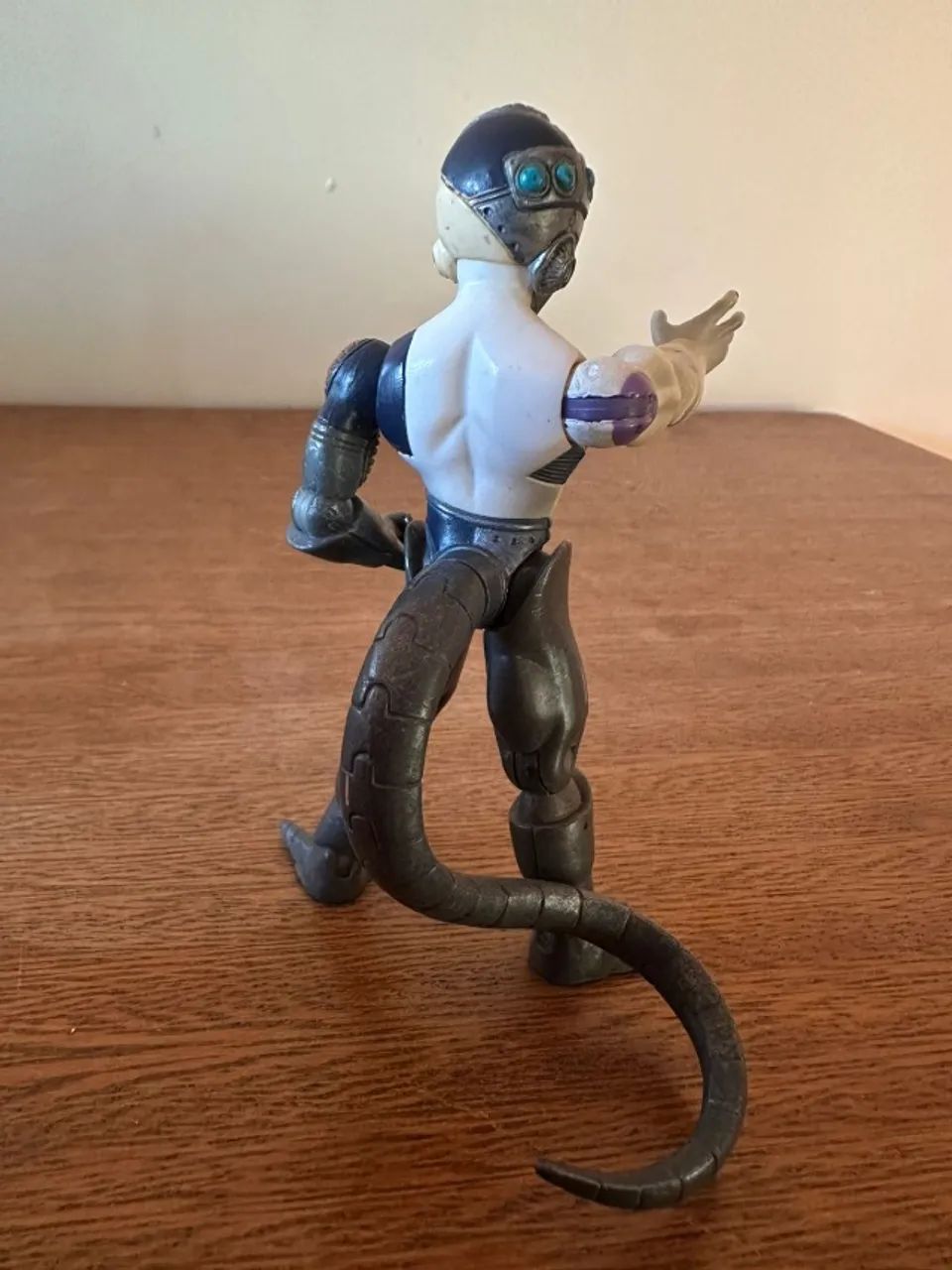 Boneco Dragon Ball Z Freeza Mecha Escala Figuarts Irwin Toys Jakks