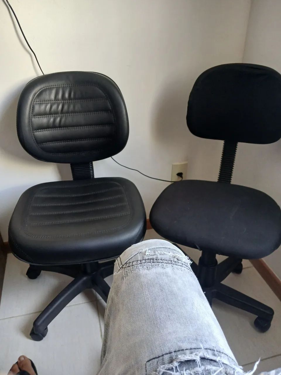 Vende-se  2 cadeiras de escritório tel * - Foto 2