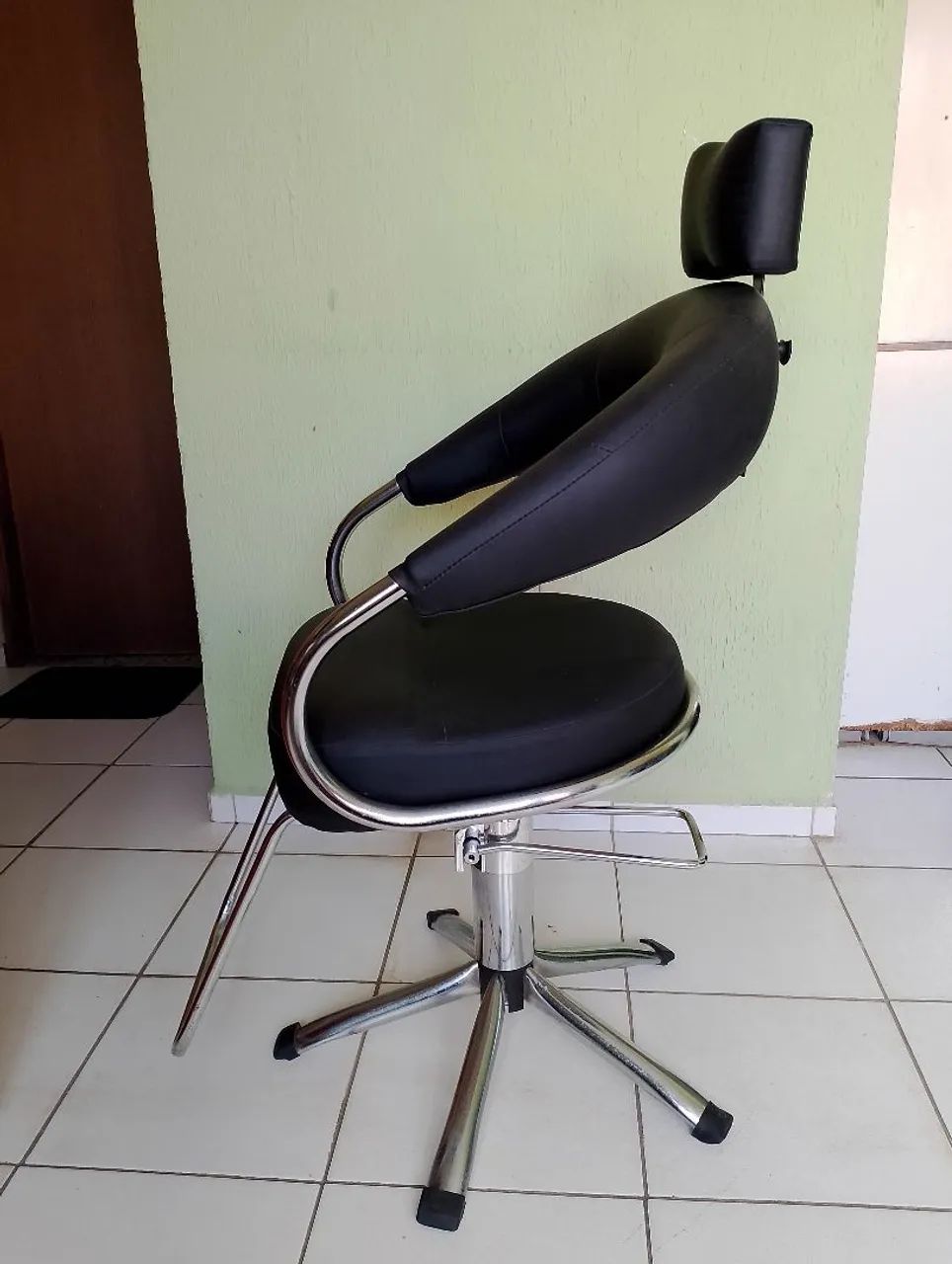 Bancada com espelho e cadeira de barbeiro hidráulica  - Foto 3