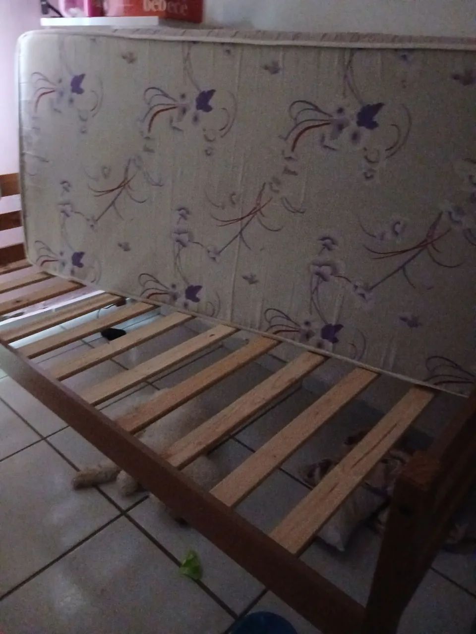 Cama de madeira solteiro
