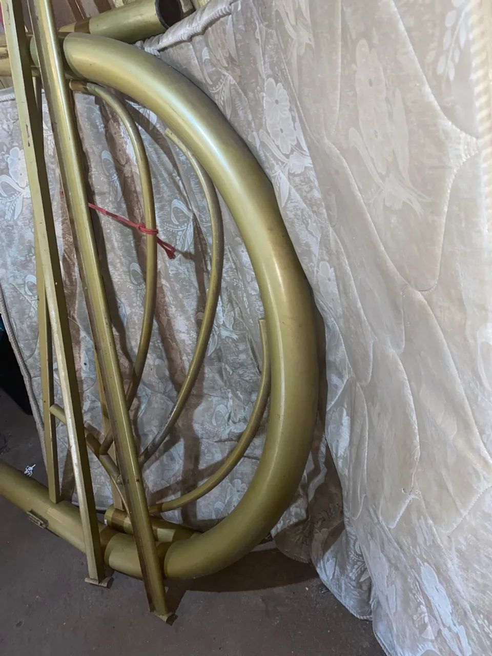 Cama de casal de ferro 