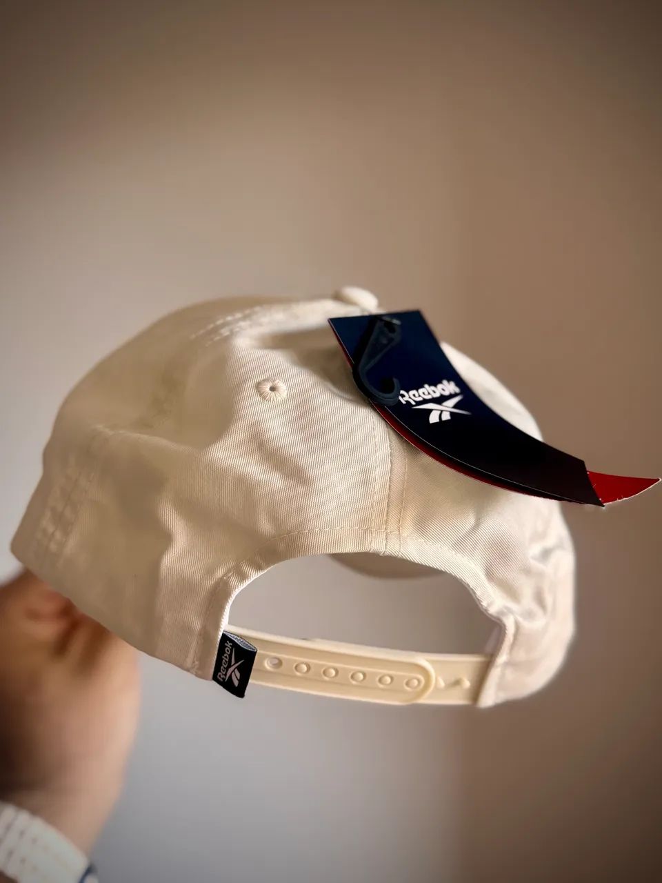 Boné Reebok Bege - Original e Novo - Foto 2