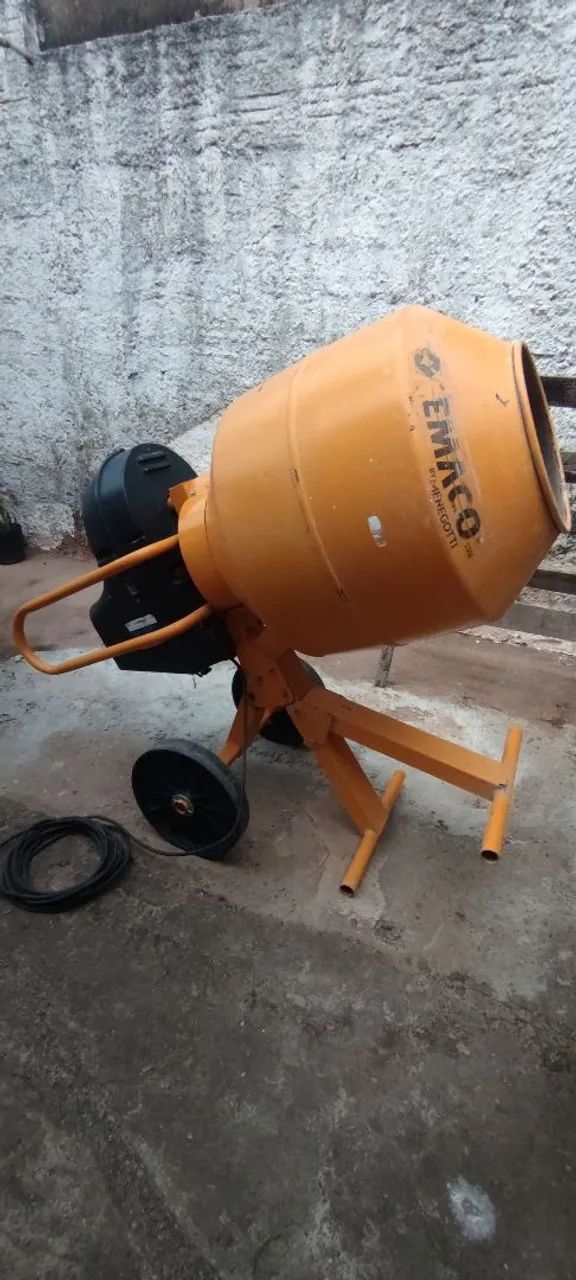 Vendo betoneira semi nova 