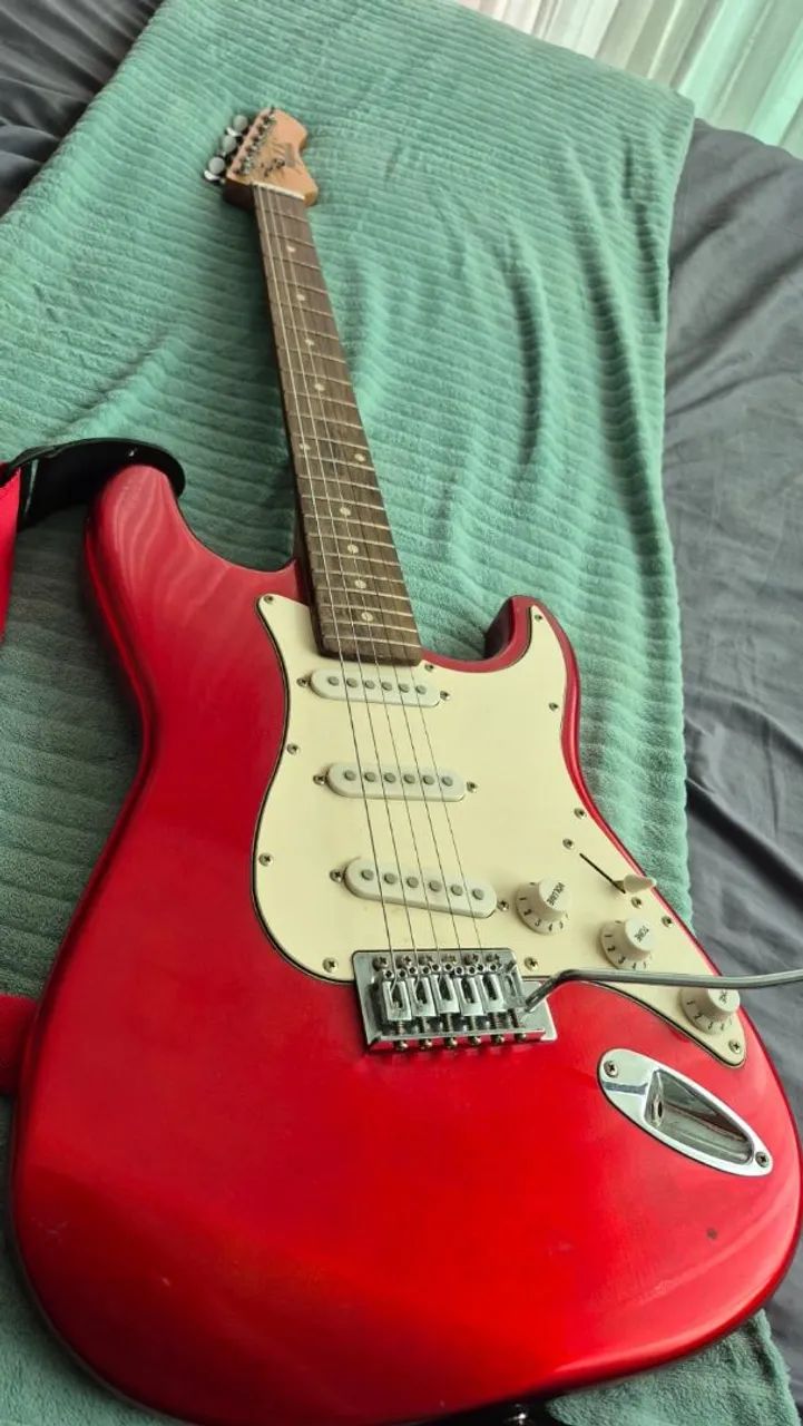 Guitarra elétrica bem conservada - Foto 2