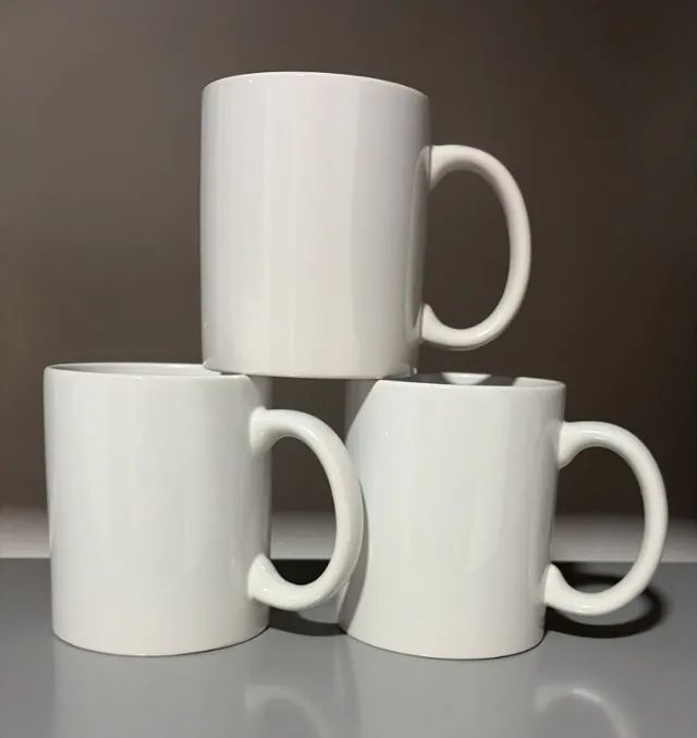 Canecas de ceramica brancas e varias cores. Tratar: whatsapp 61- *