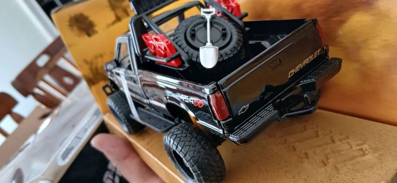 Miniatura Chevrolet Pick-up off rod 1/24 - Foto 4