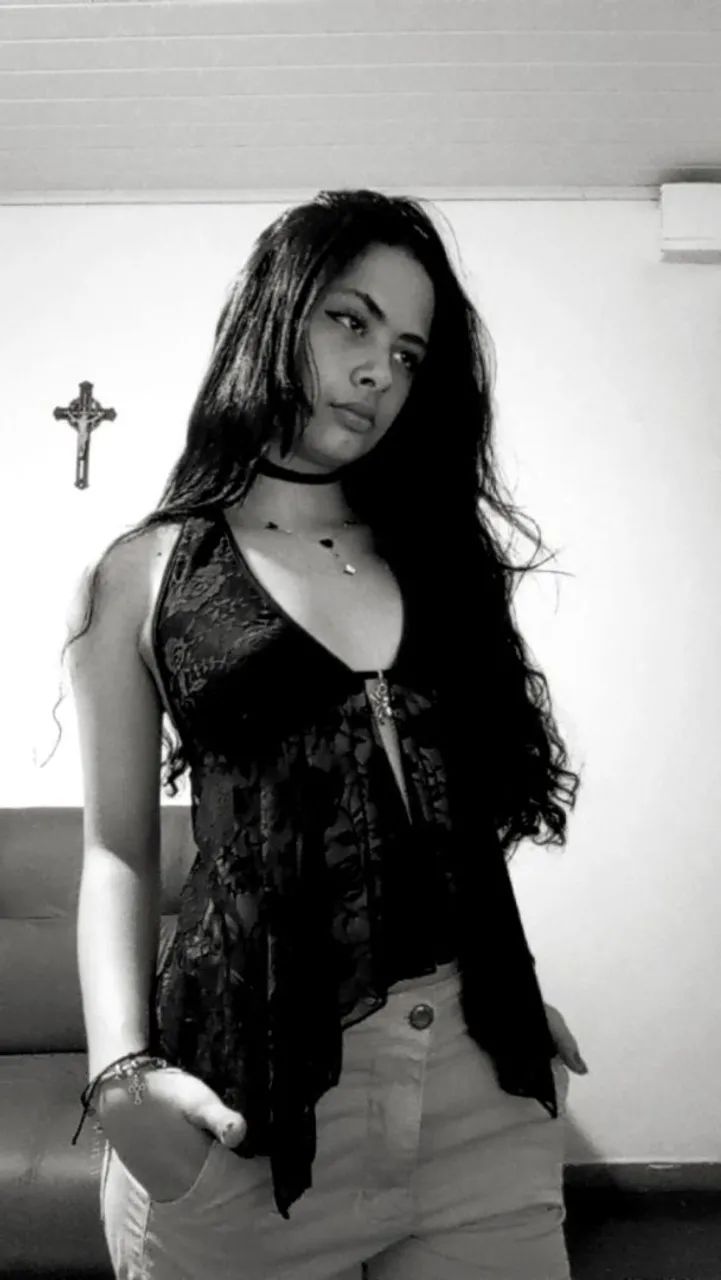 VENDO CROPPED DE RENDA NA COR PRETA