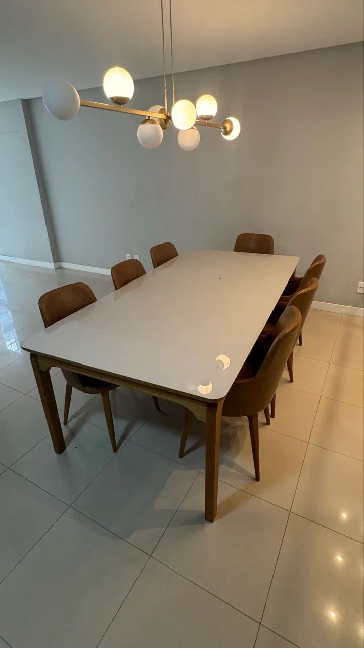 Mesa com 8 cadeiras de couro - Foto 3