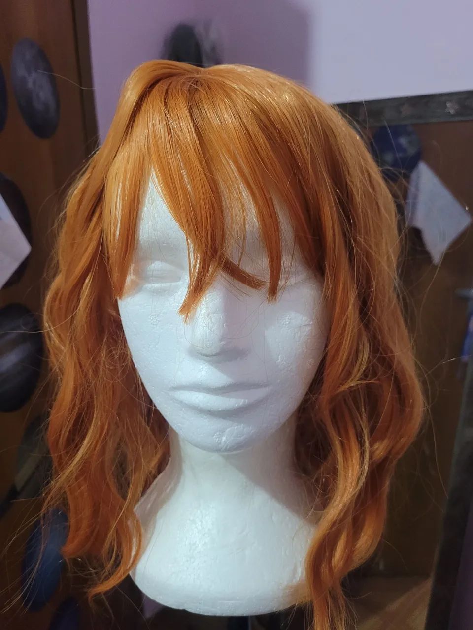 Peruca sintética ruiva natural curta e encaracolada, ideal para Cosplay e nunca utilizada!