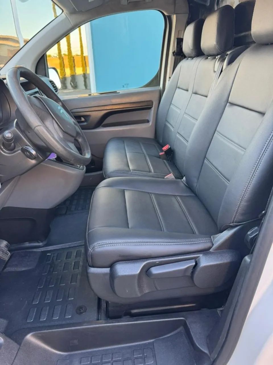 Citroen Jumpy Cargo 1.5 Turbo Diesel 2023 - Foto 2