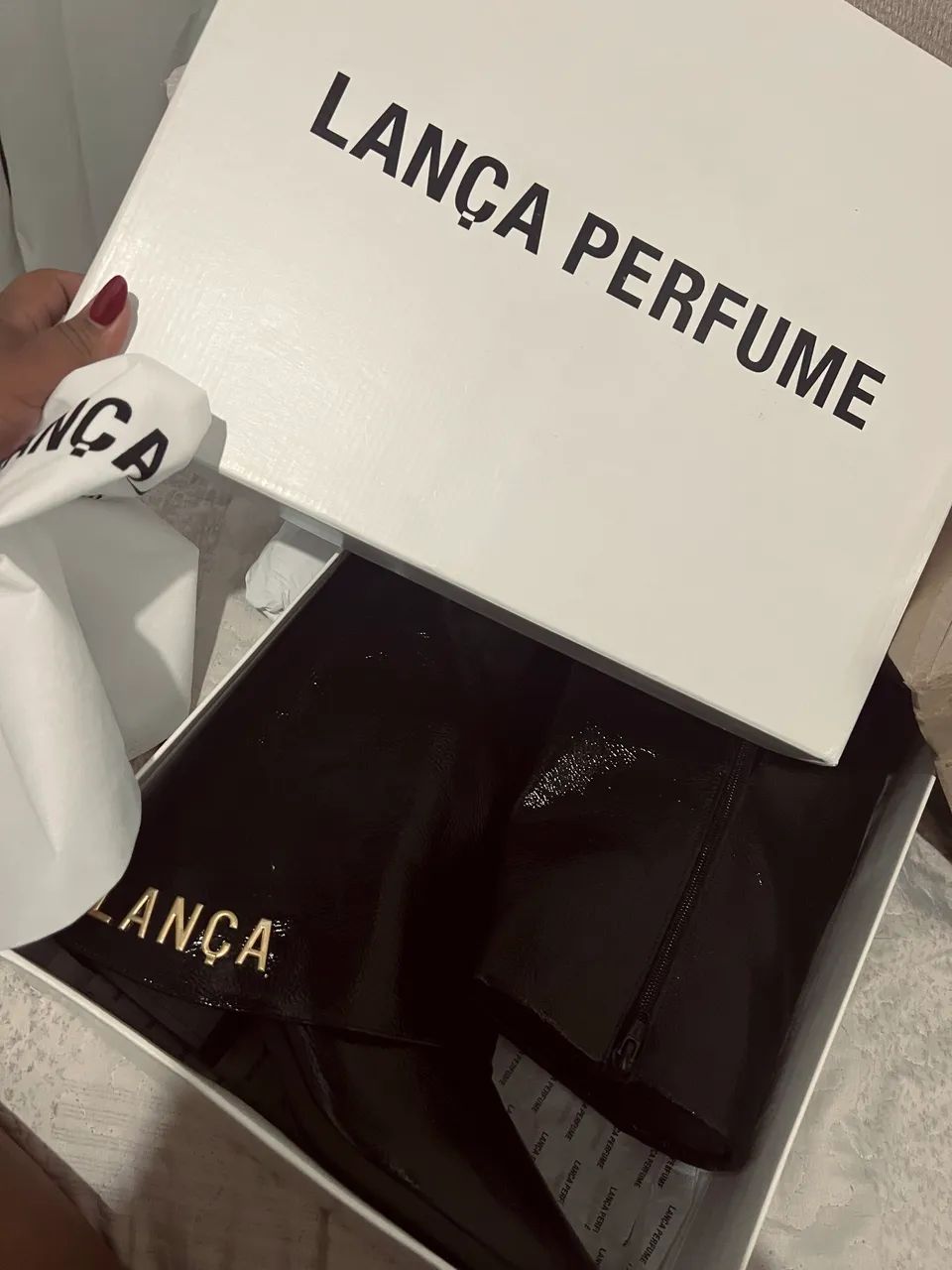 Bota lança perfume 