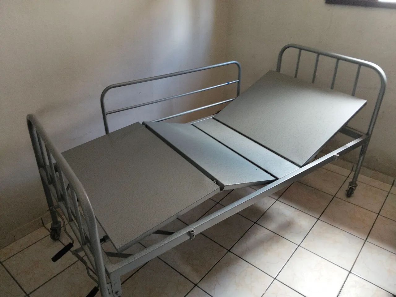 Cama de hospital seminova - Foto 2