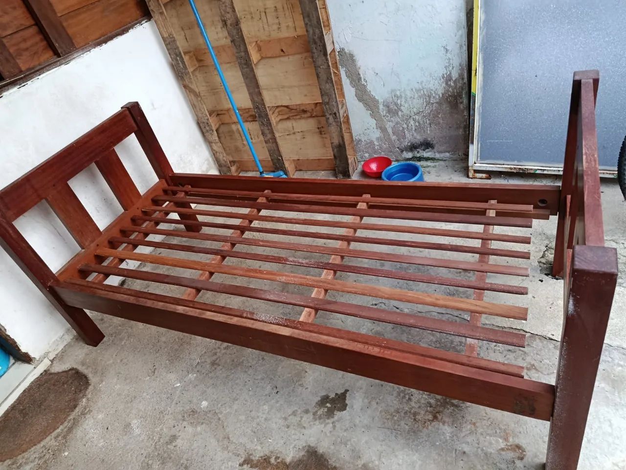 Vendo uma cama de solteiro  - Foto 2