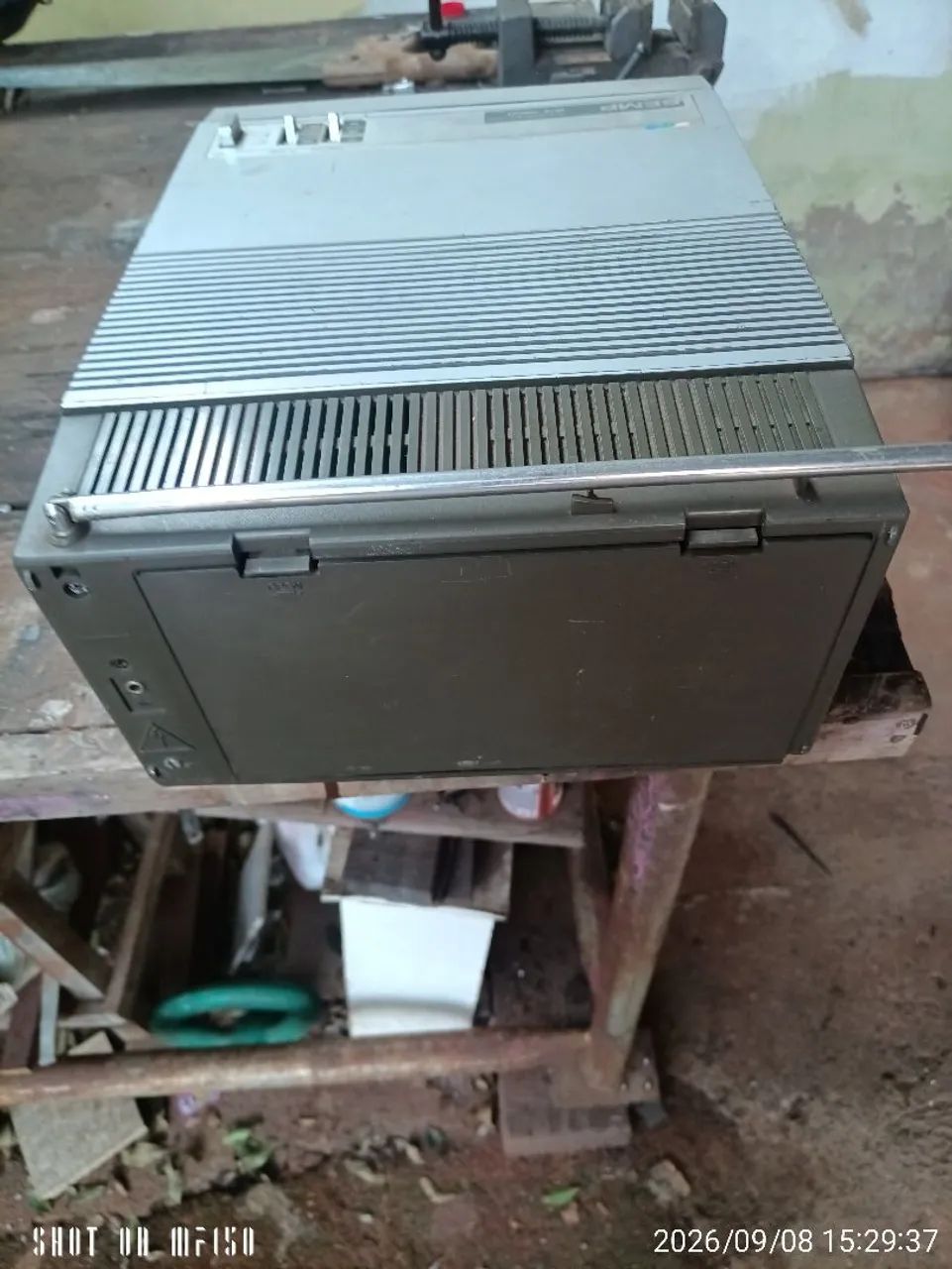 Vendo Mini TV e rádio 5 polegadas de tela marca Semp antiga não funciona e coleção  - Foto 5