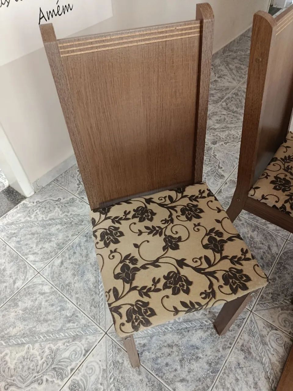 VENDO MESA DE JANTAR COM 4 CADEIRAS - Foto 2