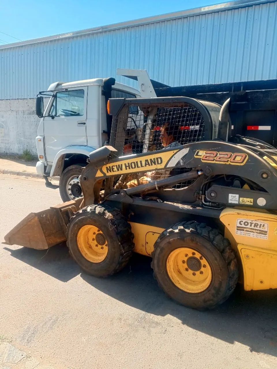 Bobket new Holland l220 - Foto 2