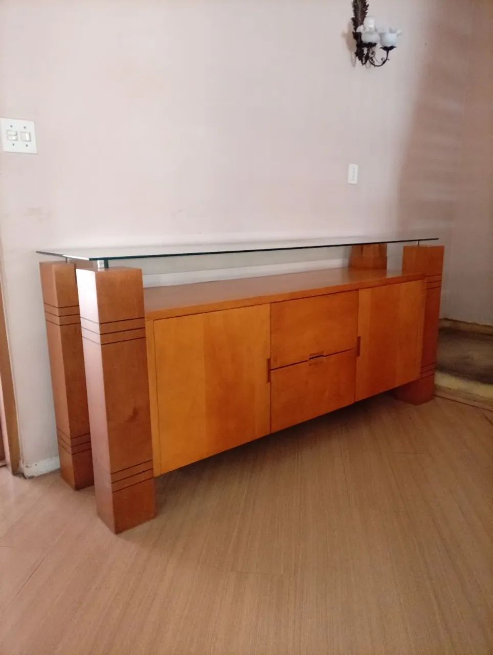 Buffet de madeira e vidro - Foto 4