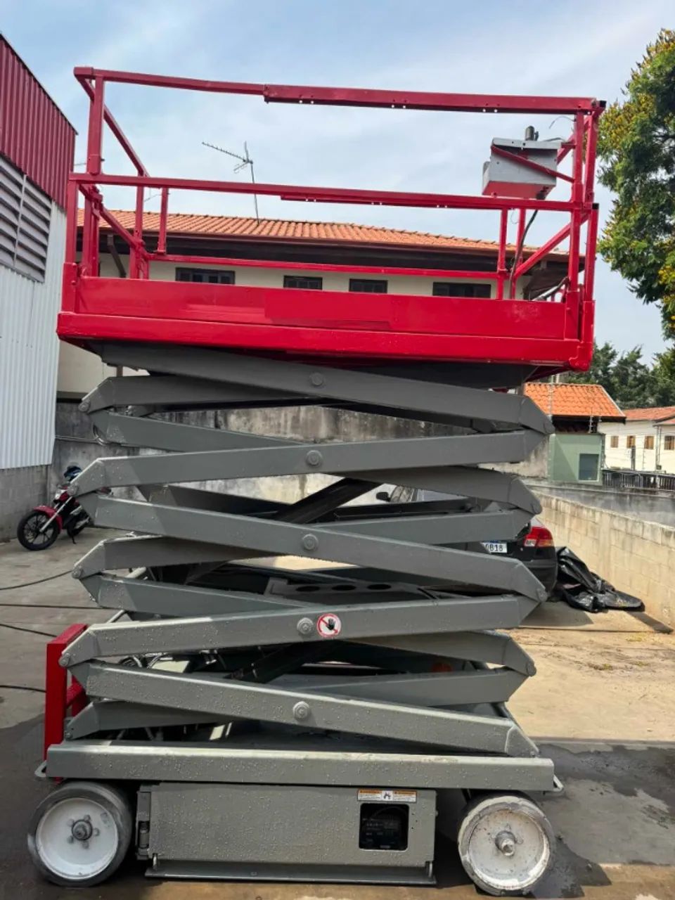 Plataforma Tesoura Pantografica Eletrica - SKYJACK SJIII 4632 - ano 2014 - Foto 4