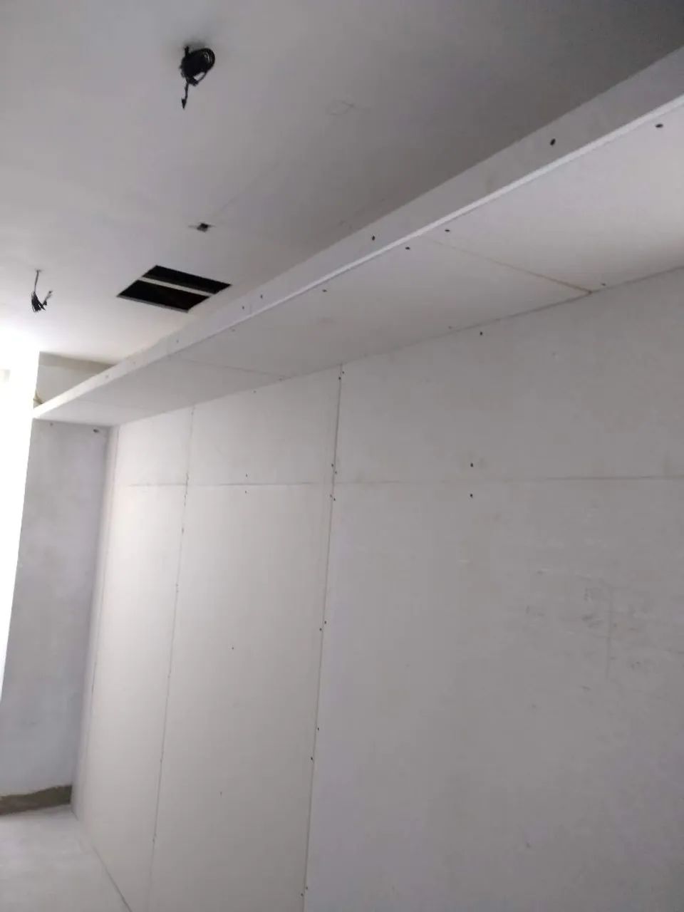 Trabalho de drywall com pintura 