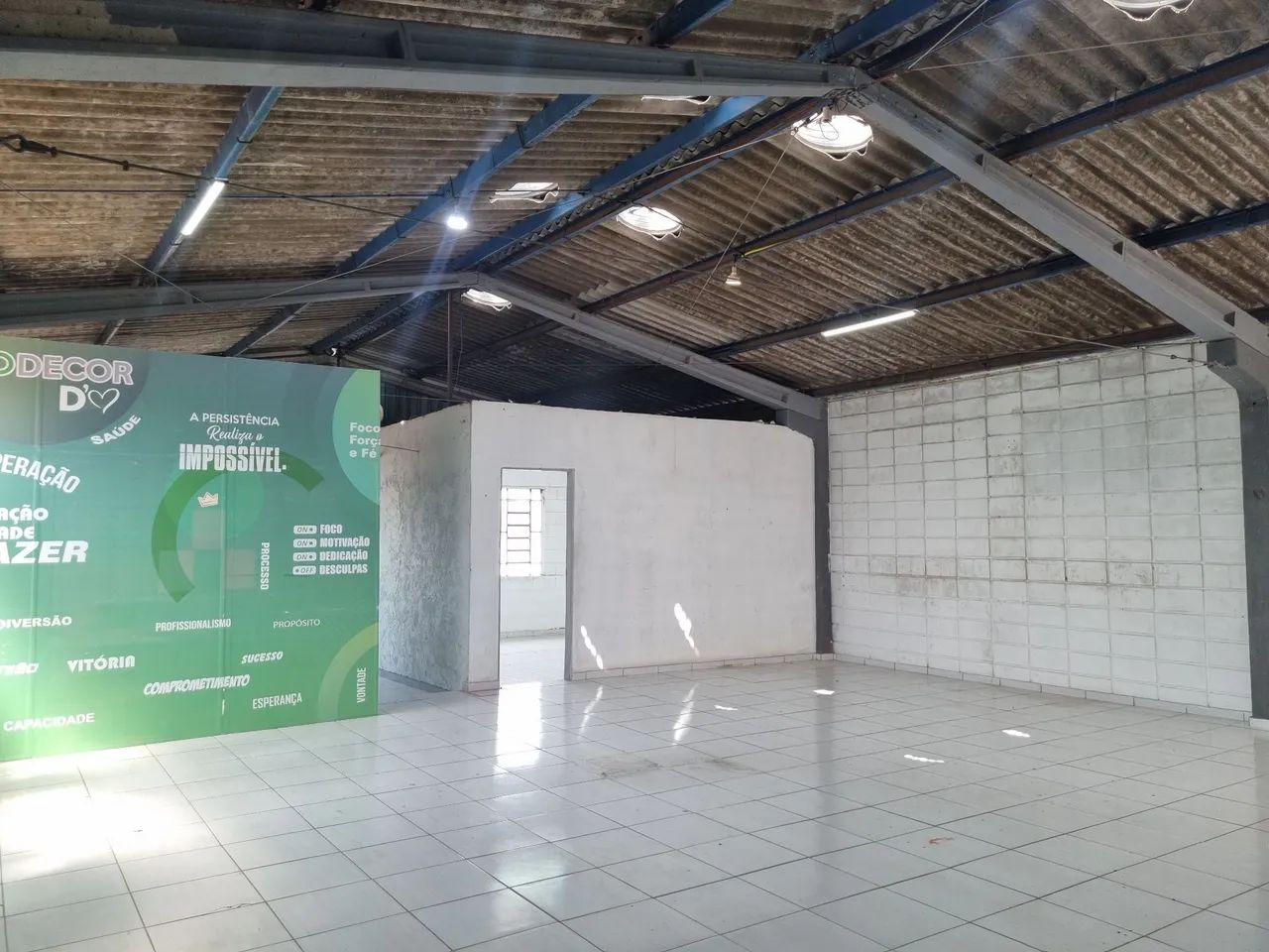 ALUGA-SE ÓTIMO GALPÃO CENTRO POÁ SP-430M² - Foto 4