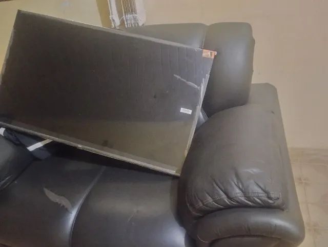 vendo SmatTV 43 polegadas Nova, TCL apenas tela quebrada, pra concerto ou retirada de peça