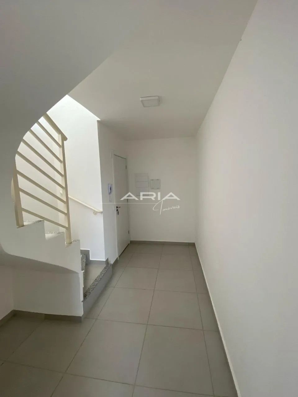 Duplex com 3 quartos, 1 suíte e 2 vagas, Pinheiros, LONDRINA - PR - Foto 2