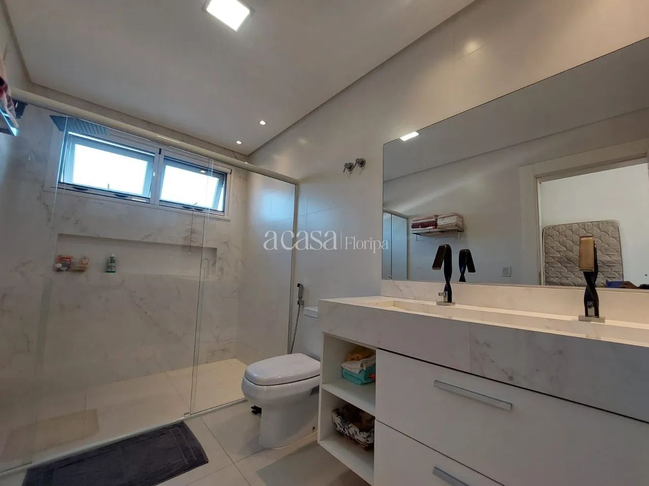 Linda casa com 4 suítes em condomínio clube completo - Foto 4
