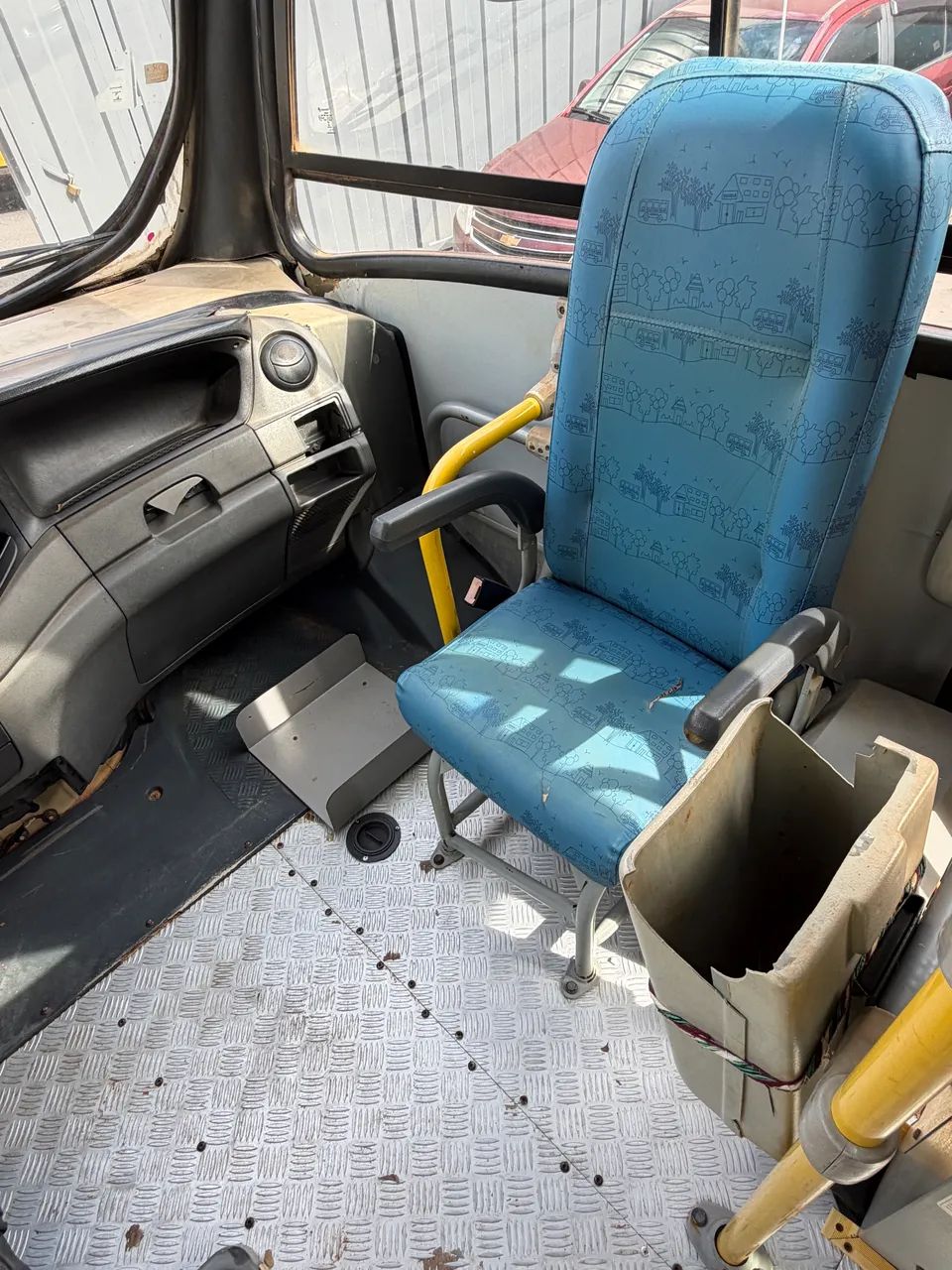 Micro Ônibus Iveco CityClass 70C17 Escolar  - Foto 9