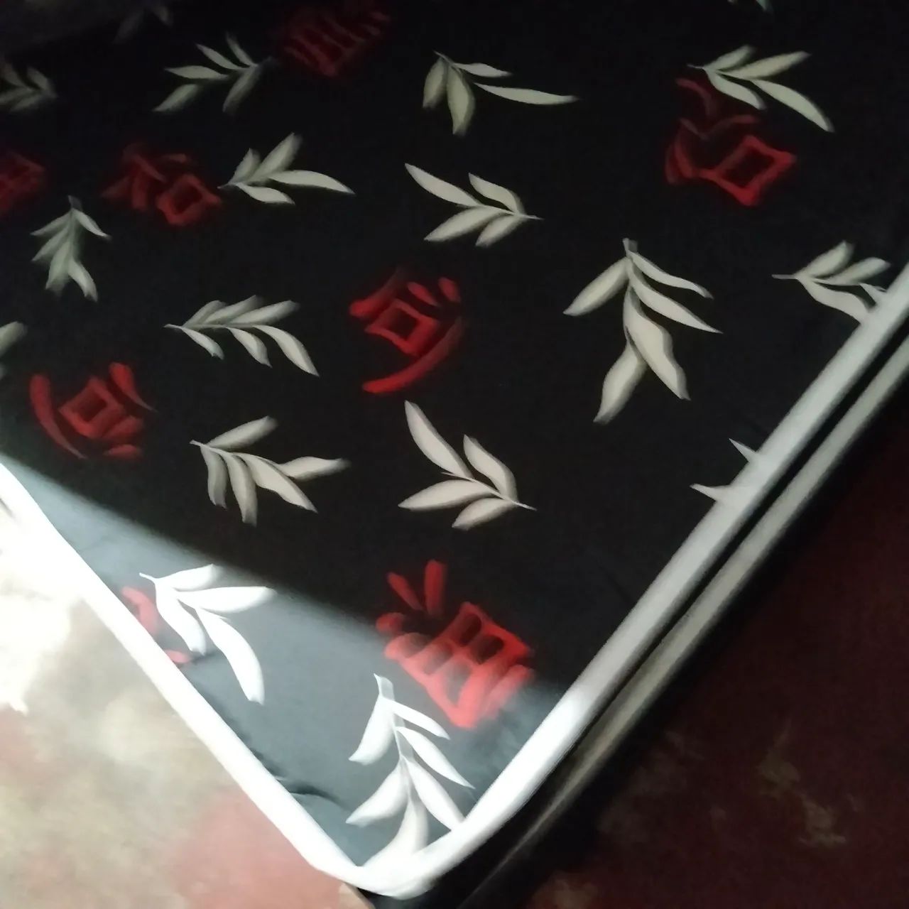 Estou mudando de cidade e estou vendendo uma cama box de casal um espelho e uma cômoda  - Foto 2