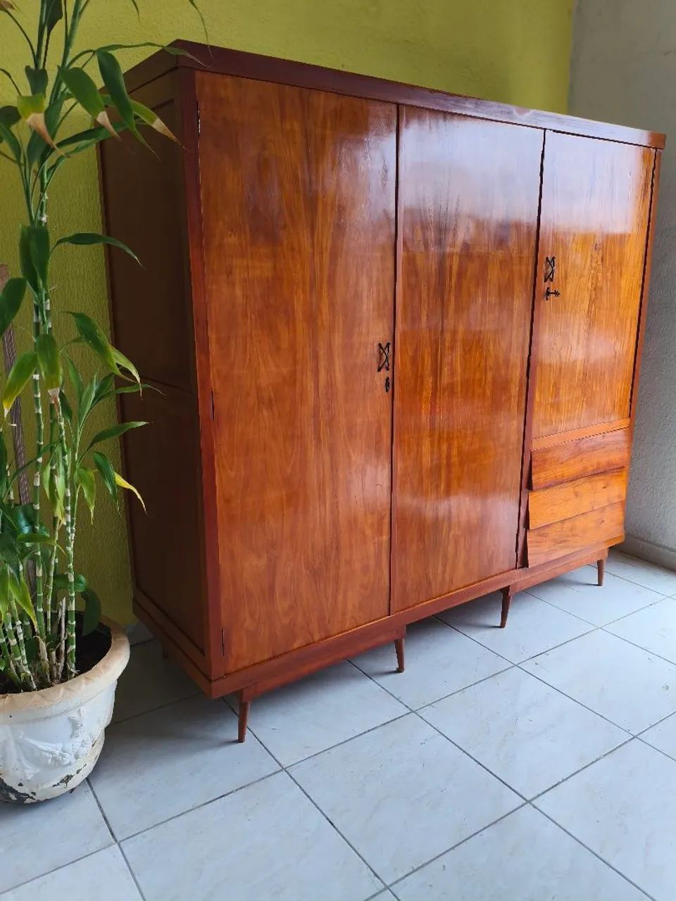 Guarda roupa Vintage 