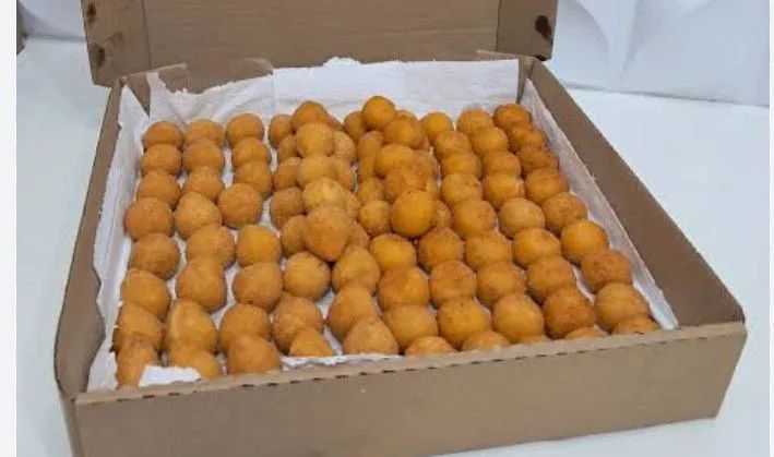 Coxinhas enroladinhos e bolinho de queijo 