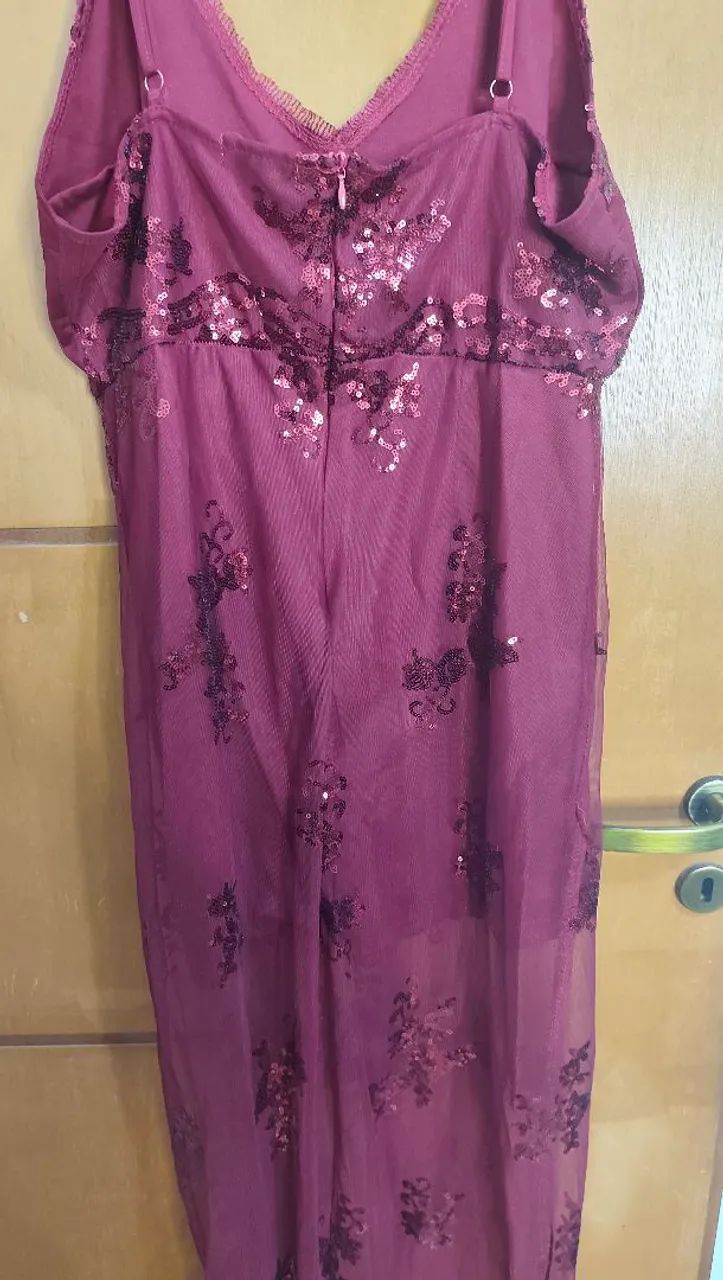 Macacão vermelho em tule com lantejoulas  - Foto 3