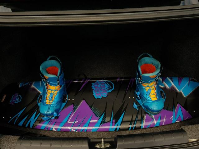 Prancha wakeboard liquid force