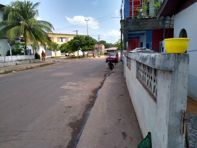 Vendo uma casa no centro de Iranduba - Foto 4