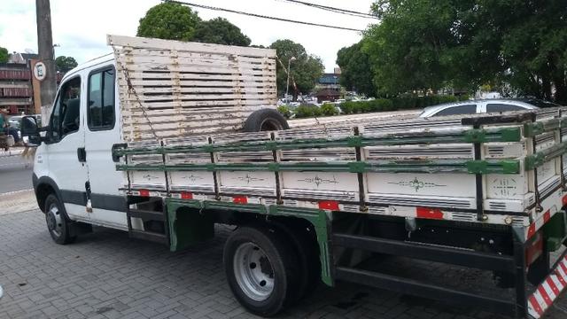 Vendo caminhão Iveco c55/17 12/13 cabine dupla com ar