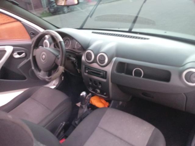 Renault Logan ano 2010. 1.0 expression - Foto 7