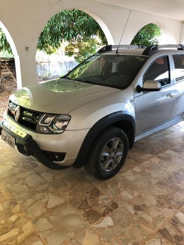 Hilux troca Renault oroch automática - Foto 3