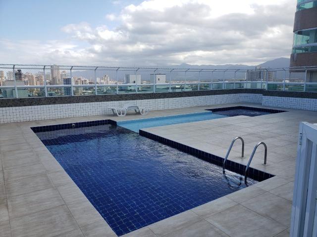 (Thamir) Apartamento 2 dormitórios 150 metros da praia, no bairro da Guilhermina