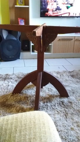 Pede mesa em madeira