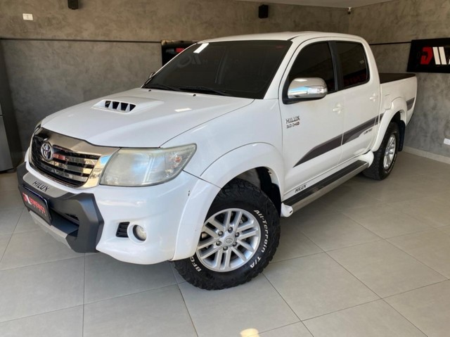 TOYOTA HILUX CABINE DUPLA LIMITED SRV 4X4 4P