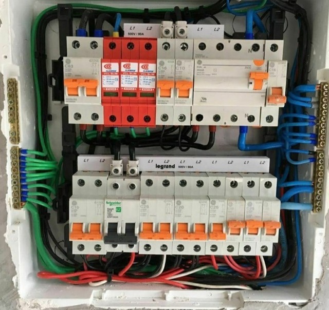 Eletricista Predial / Manutenção e Instalação 